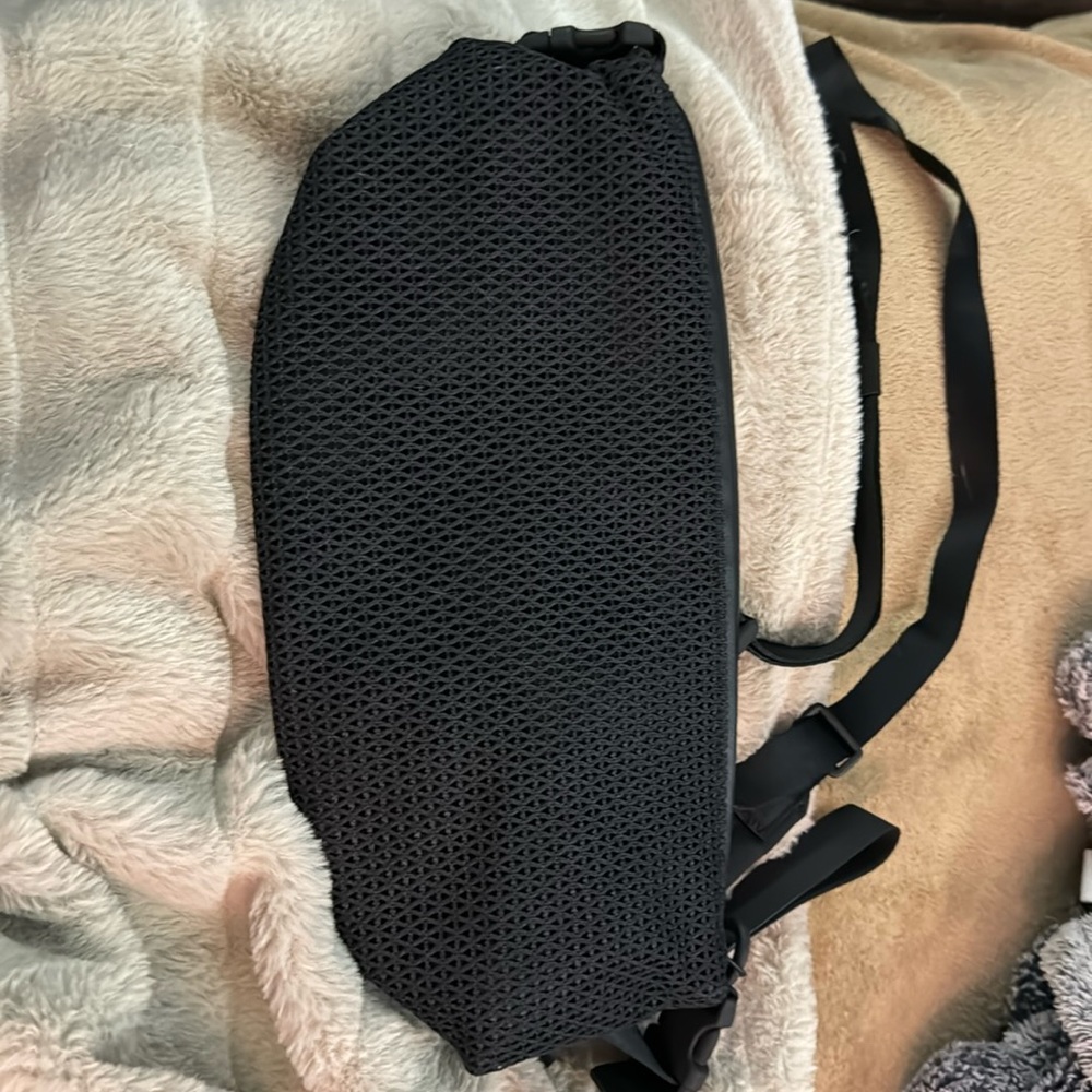 Lululemon black belt bag